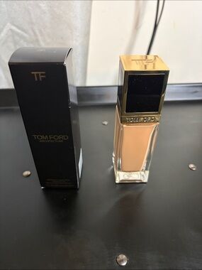 Tom Ford Liquid Foundation - Beige with Gold Cap